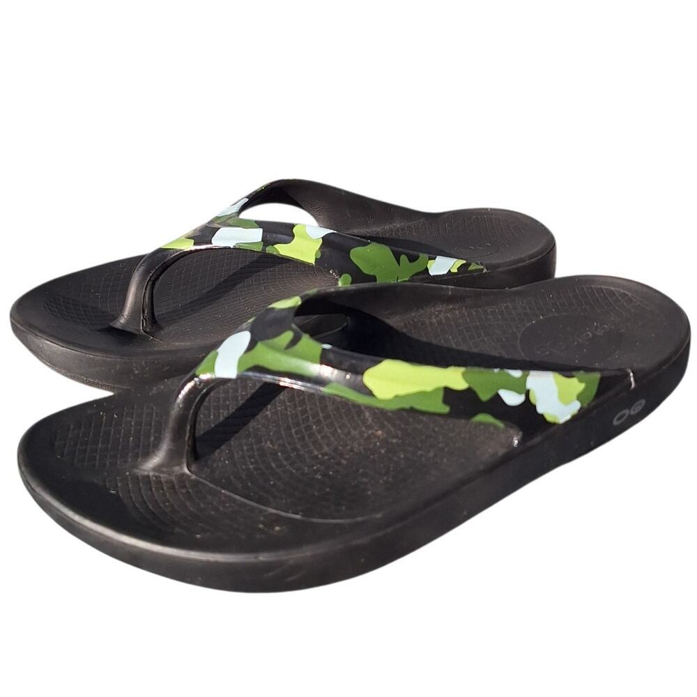 Oofos OOHLALA limited jungle camo recovery flip flop sandals black green women's